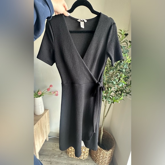 H&M Women’s black faux wrap dress - Picture 3 of 4